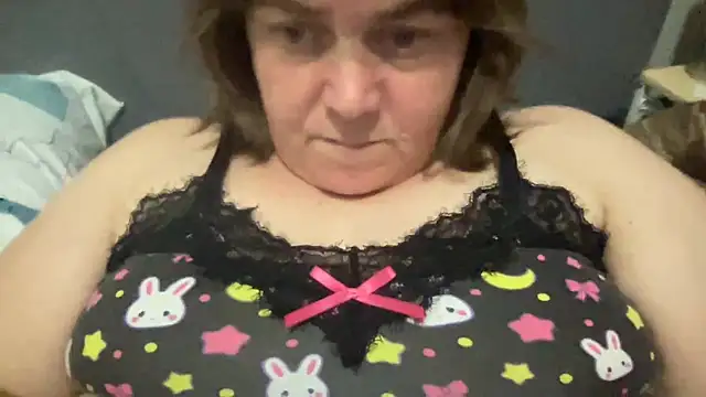 Snapshot of ParisNova chatting on October 6, 10:40 pm ParisNova online show from October 6, 10:40 pm