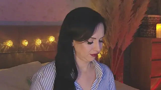 Snapshot of lily_conor chatting on December 13, 5:00 pm lily conor online show from December 13, 5:00 pm