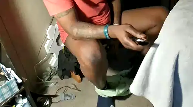 Makeyoucumallover online show from December 31, 1:41 pm