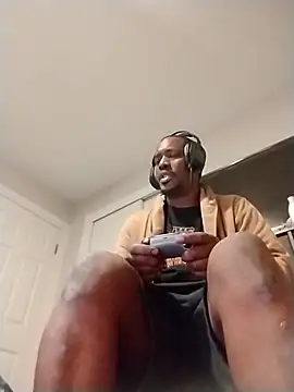 Makeyoucumallover online show from December 5, 3:15 am