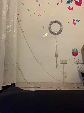 Estefani 32 online show from April 14, 5:30 pm