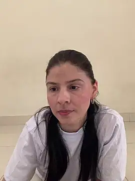 Snapshot of Estefani_32 chatting on June 17, 4:41 pm Estefani 32 online show from June 17, 4:41 pm