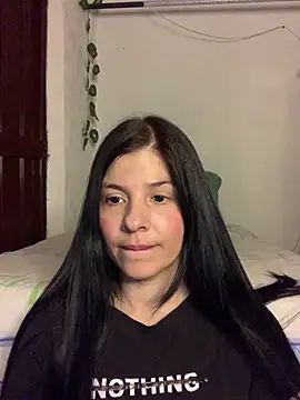 Snapshot of Estefani_32 chatting on June 18, 7:29 pm Estefani 32 online show from June 18, 7:29 pm