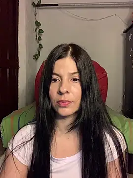 Snapshot of Estefani_32 chatting on June 19, 5:06 pm Estefani 32 online show from June 19, 5:06 pm