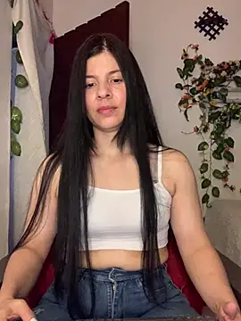 Snapshot of Estefani_32 chatting on July 10, 2:41 pm Estefani 32 online show from July 10, 2:41 pm