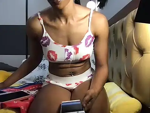 Snapshot of choco_petite chatting on September 20, 4:13 am choco petite online show from September 20, 4:13 am