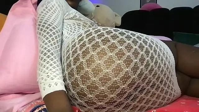 Snapshot of choco_petite chatting on February 26, 4:00 am choco petite online show from February 26, 4:00 am