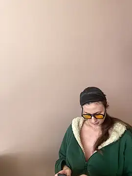 Snapshot of Flossy_Vettie chatting on April 18, 11:36 am Flossy Vettie online show from April 18, 11:36 am