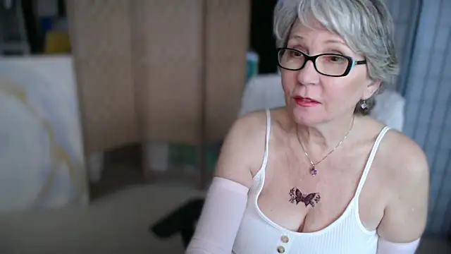 petradaniels online show from March 6, 9:11 pm