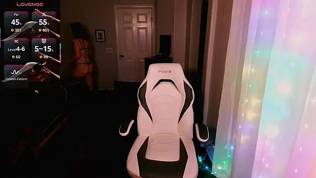 britteebee online show from February 12, 4:51 am