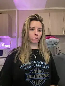 Snapshot of NastyushaaLove chatting on February 17, 8:47 pm NastyushaaLove online show from February 17, 8:47 pm