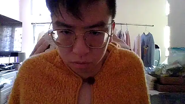 Snapshot of charlie_xdd chatting on January 19, 8:50 am charlie xdd online show from January 19, 8:50 am