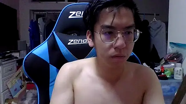 Snapshot of charlie_xdd chatting on March 15, 2:45 pm charlie xdd online show from March 15, 2:45 pm