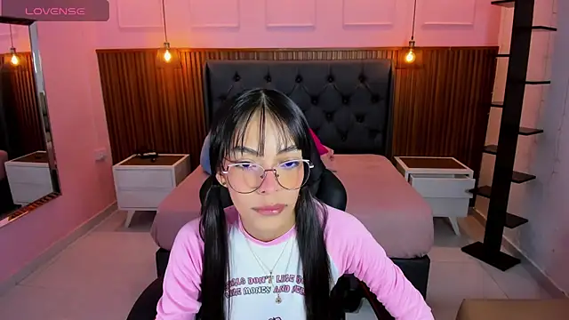 AMELIELEONE online show from April 14, 12:22 pm