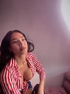 DulceLenns online show from November 8, 6:18 pm