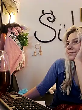 ScarletCallings420 online show from November 22, 8:08 pm