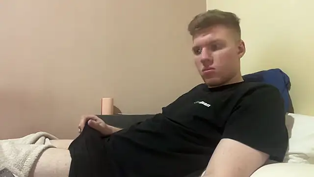 sexybooii6968 online show from April 6, 8:21 pm