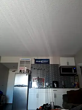 Snapshot of EZYves chatting on December 5, 4:23 pm EZYves online show from December 5, 4:23 pm