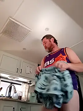 Snapshot of EZYves chatting on November 8, 8:18 pm EZYves online show from November 8, 8:18 pm