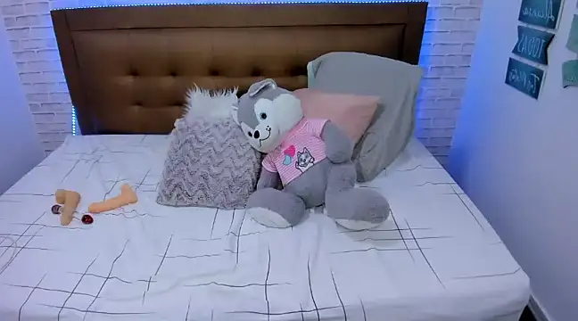 olivia love  online show from December 10, 12:28 am