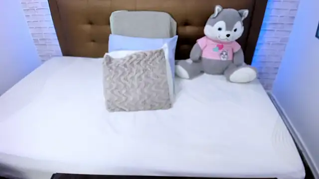 olivia love  online show from February 5, 10:22 pm