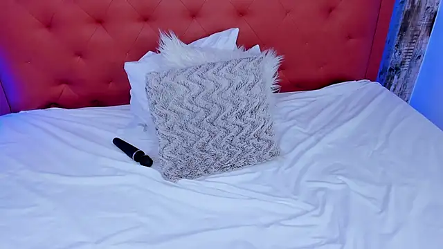 olivia love  online show from March 19, 12:26 am