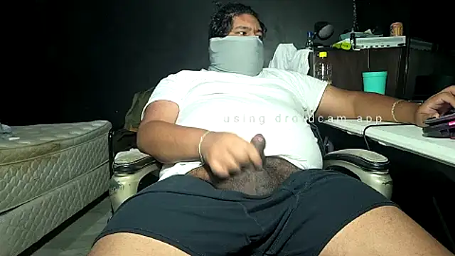 Snapshot of mikfgh50 chatting on October 6, 12:41 am mikfgh50 online show from October 6, 12:41 am