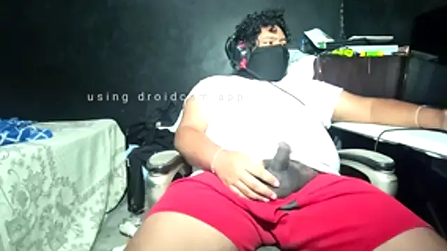 Snapshot of mikfgh50 chatting on November 2, 10:23 pm mikfgh50 online show from November 2, 10:23 pm