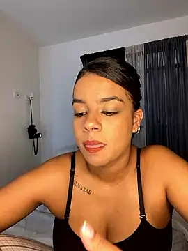 trianawhite online show from December 2, 9:06 pm