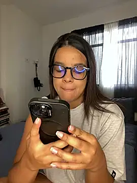 trianawhite online show from December 6, 4:06 pm