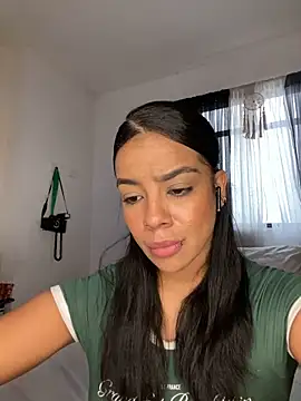 trianawhite online show from December 5, 4:25 pm