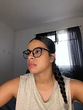Snapshot of trianawhite chatting on May 28, 3:09 pm trianawhite online show from May 28, 3:09 pm