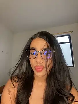 Snapshot of trianawhite chatting on June 3, 9:31 pm trianawhite online show from June 3, 9:31 pm