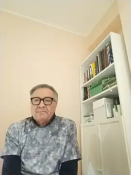 Snapshot of YOU6me chatting on January 5, 5:27 pm YOU6me online show from January 5, 5:27 pm