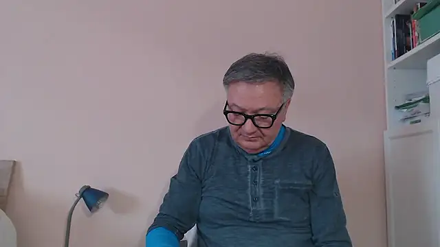 Snapshot of YOU6me chatting on January 9, 11:46 am YOU6me online show from January 9, 11:46 am