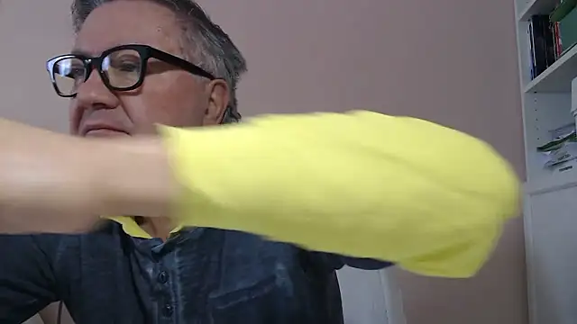 Snapshot of YOU6me chatting on January 12, 8:41 am YOU6me online show from January 12, 8:41 am