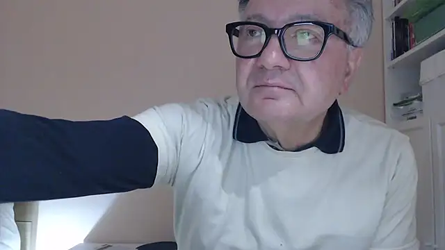 Snapshot of YOU6me chatting on January 14, 4:34 pm YOU6me online show from January 14, 4:34 pm