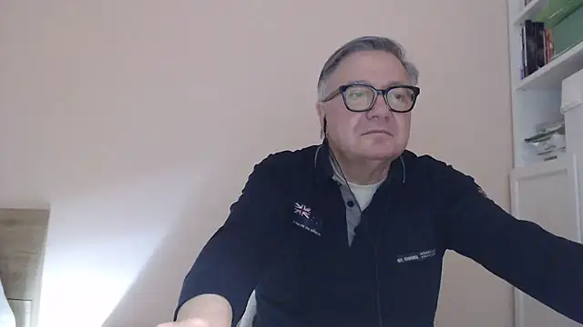 Snapshot of YOU6me chatting on January 15, 6:22 pm YOU6me online show from January 15, 6:22 pm