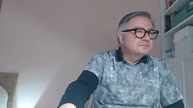 Snapshot of YOU6me chatting on February 1, 4:05 pm YOU6me online show from February 1, 4:05 pm