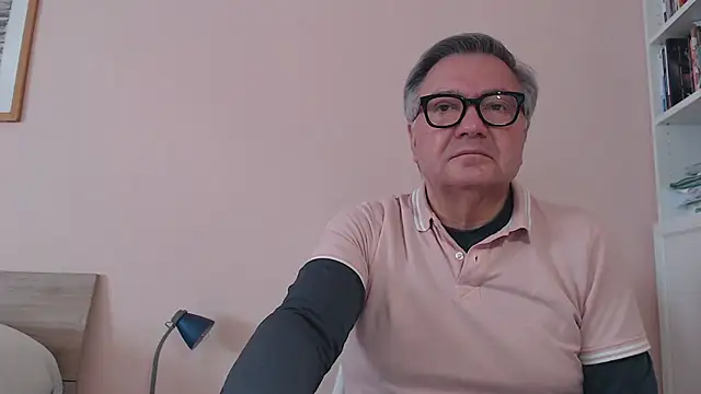 Snapshot of YOU6me chatting on February 3, 9:03 am YOU6me online show from February 3, 9:03 am