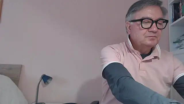 Snapshot of YOU6me chatting on February 4, 11:16 am YOU6me online show from February 4, 11:16 am