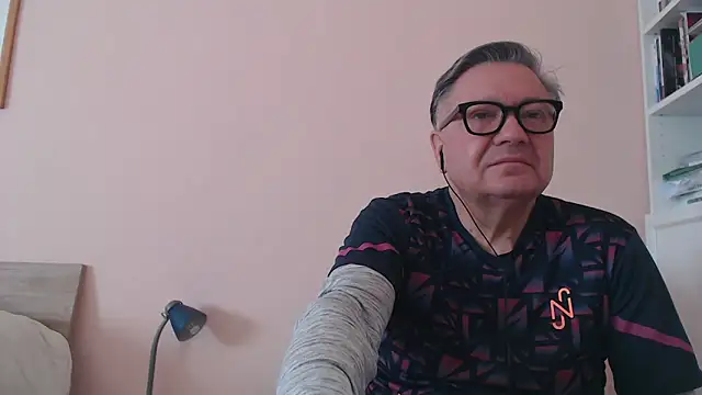 Snapshot of YOU6me chatting on February 13, 7:48 am YOU6me online show from February 13, 7:48 am