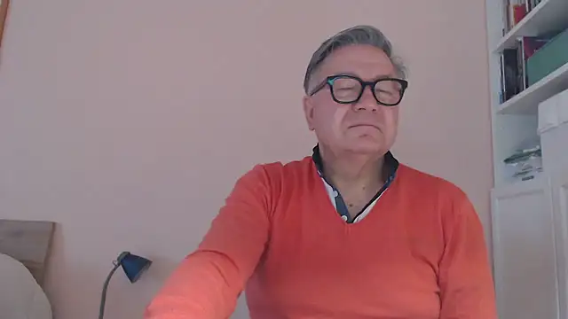 Snapshot of YOU6me chatting on February 17, 8:55 am YOU6me online show from February 17, 8:55 am