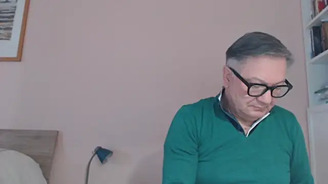 Snapshot of YOU6me chatting on February 19, 8:32 am YOU6me online show from February 19, 8:32 am