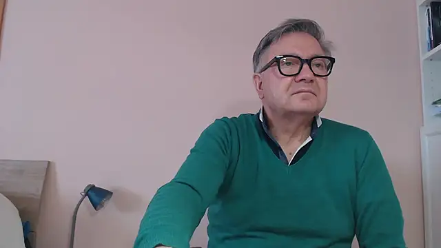 Snapshot of YOU6me chatting on February 21, 11:22 am YOU6me online show from February 21, 11:22 am