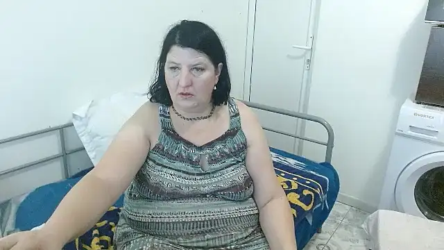 Snapshot of RidemerafSuzana chatting on January 4, 3:29 am RidemerafSuzana online show from January 4, 3:29 am
