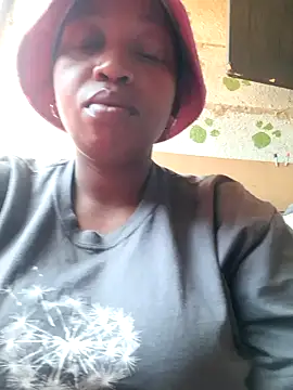 winterqueenx online show from March 9, 9:35 am