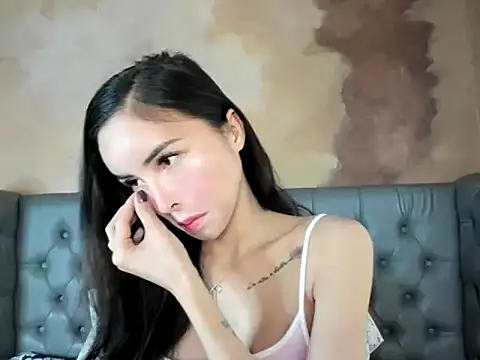 Snapshot of CaliAsian chatting on October 1, 1:00 am CaliAsian online show from October 1, 1:00 am