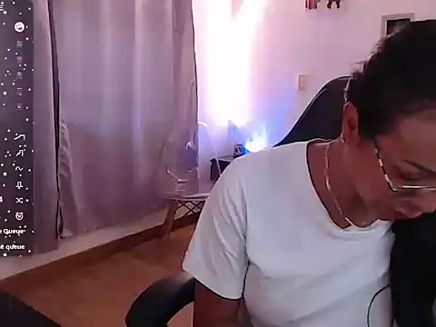 emmily castro online show from October 28, 1:03 pm