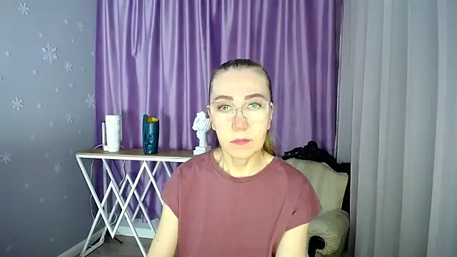 queen a n i online show from February 8, 9:24 am